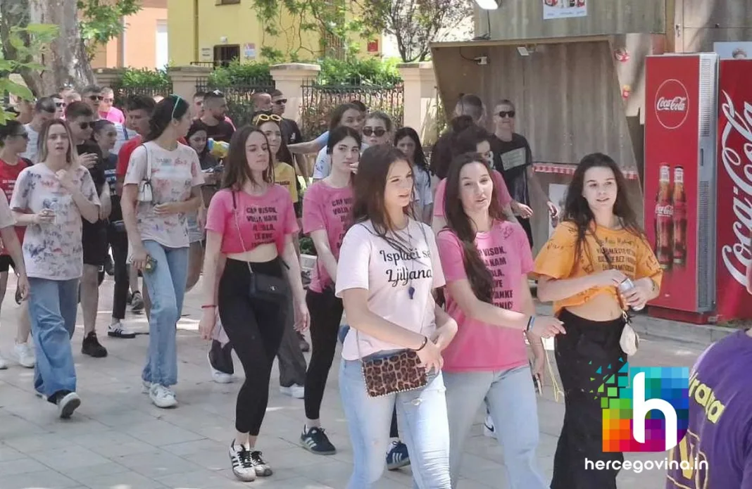 (FOTO&VIDEO) Pogledajte veselu Norijadu na ulicama Mostara