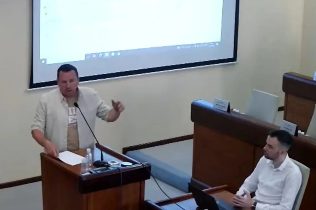 Silvio Bubalo na sjednicu Gradskog vijeća Mostara stigao u majici Ultrasa nakon osvajanja Kupa BiH