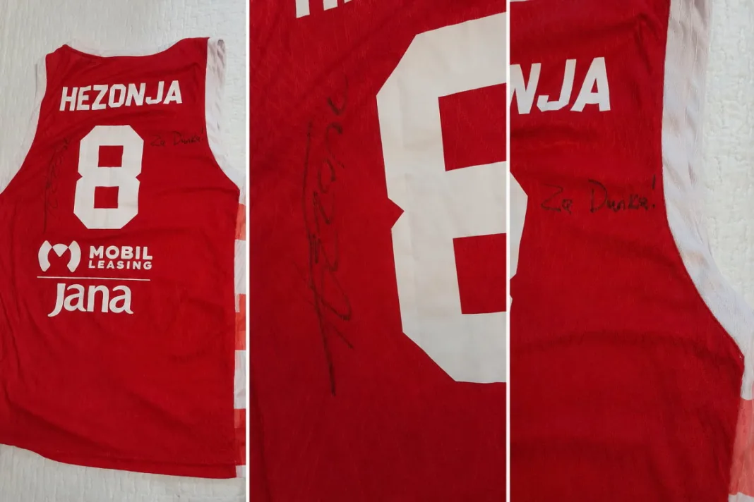 Ponajbolji europski košarkaš Mario Hezonja darovao izvršnog dopredsjednika HŠK Zrinjski dresom Hrvatske košarkaške reprezentacije