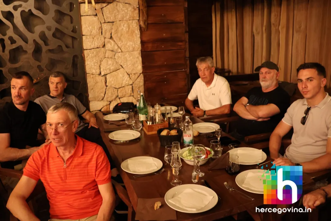 (FOTO) Zajedničkom večerom juniori HŠK Zrinjski završili fenomenalnu sezonu
