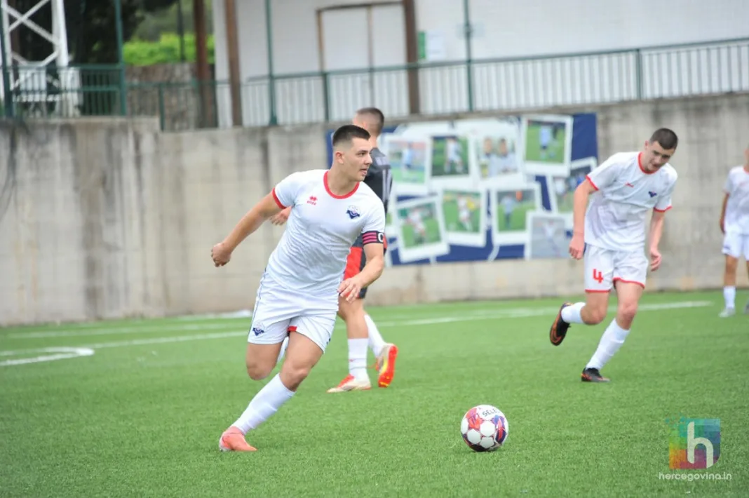 (FOTO&VIDEO) Juniorski općinski derbi pripao nogometašima Brotnja