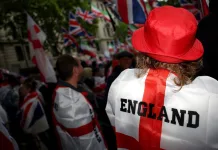 (VIDEO) Suprostavljeni skupovi: Krajnje desni i propalestinski prosvjedi istovremeno u Londonu