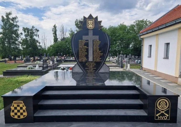 U Modranu kod Dervente postavljen rekonstruirani spomenik pripadnicima HVO-a