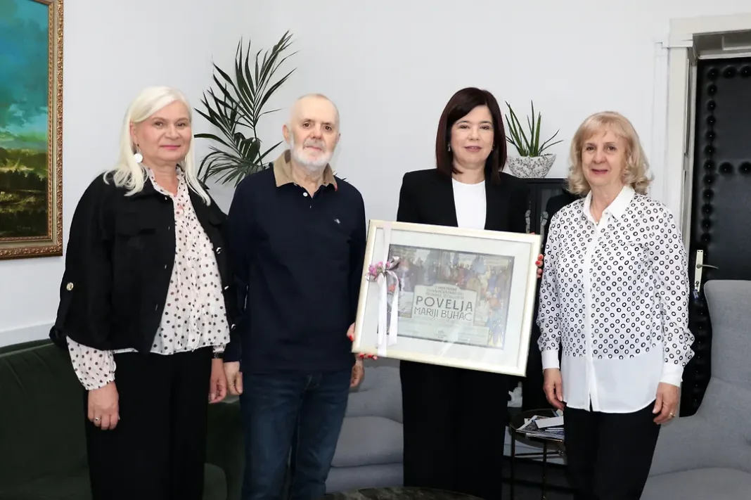 Mariji Buhač Povelja Matice hrvatske Mostar za izniman doprinos izgradnji i promicanju hrvatske kulture