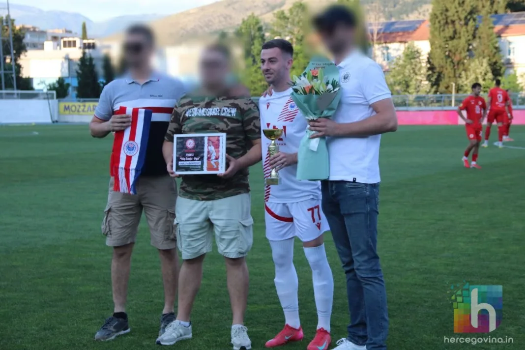 Vrijedno priznanje za Karla Abramovića: Klub navijača ‘Ultras – Zrinjski’ dodijelio mu Trofej ‘Filip Šunjić – Pipa’