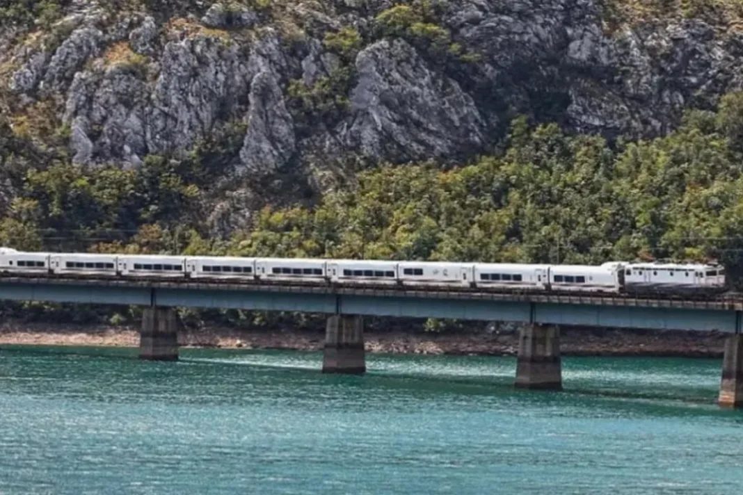 Vlakovi jutros nisu krenuli iz Sarajeva za Mostar: Putnici prevezeni autobusima, problem u kontaktnoj mreži