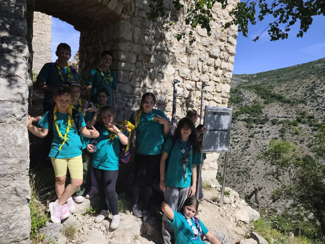(FOTO) Odred izviđača Neretva Mostar: Izlet u Blagaj – posjeta kuli Herceg Stjepana