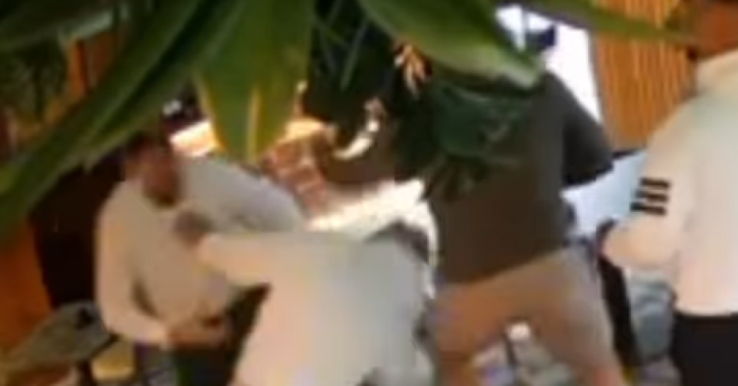 (VIDEO) Četvorica napala i propucala poznatog borca, on ostao na nogama