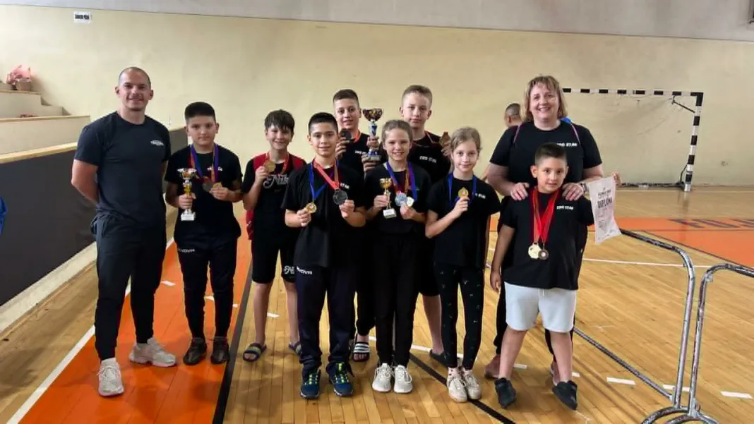 (FOTO) 22 medalje i 4 pehara za CroStar u Fojnici