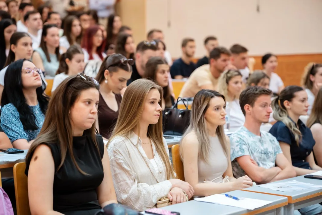 FOTO: Na Sveučilištu u Mostaru dodijeljene stipendije Središnjeg državnog ureda za Hrvate izvan Republike Hrvatske