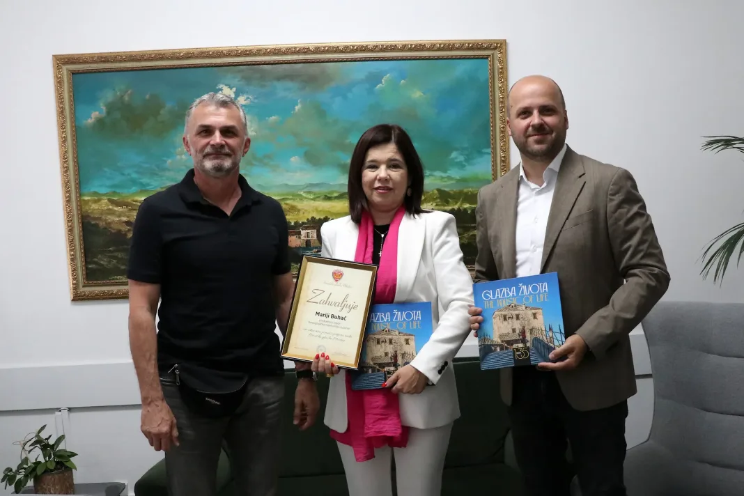 Predsjednica Vlade HNŽ Marija Buhač s rukovodstvom Hrvatske glazbe Mostar