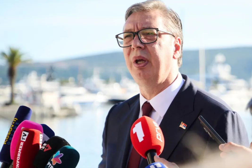 Vučić brani deportirane iz Tivta: Nisu kriminalci, nisu imali ni palice ni boksere