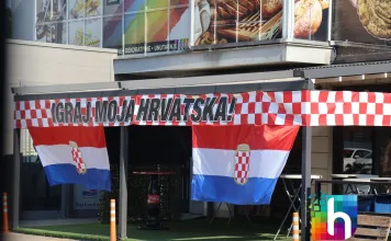 (FOTO) Sretno Vatreni: Hercegovina u “kockicama” čeka večerašnju utakmicu Hrvatske