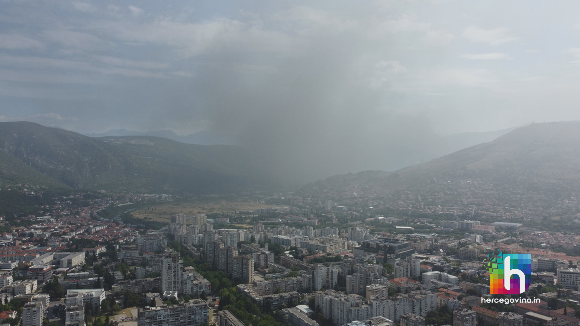 FOTO&VIDEO: Zrak u Mostaru zagađen, dijelovi grada pod dimnom zavjesom