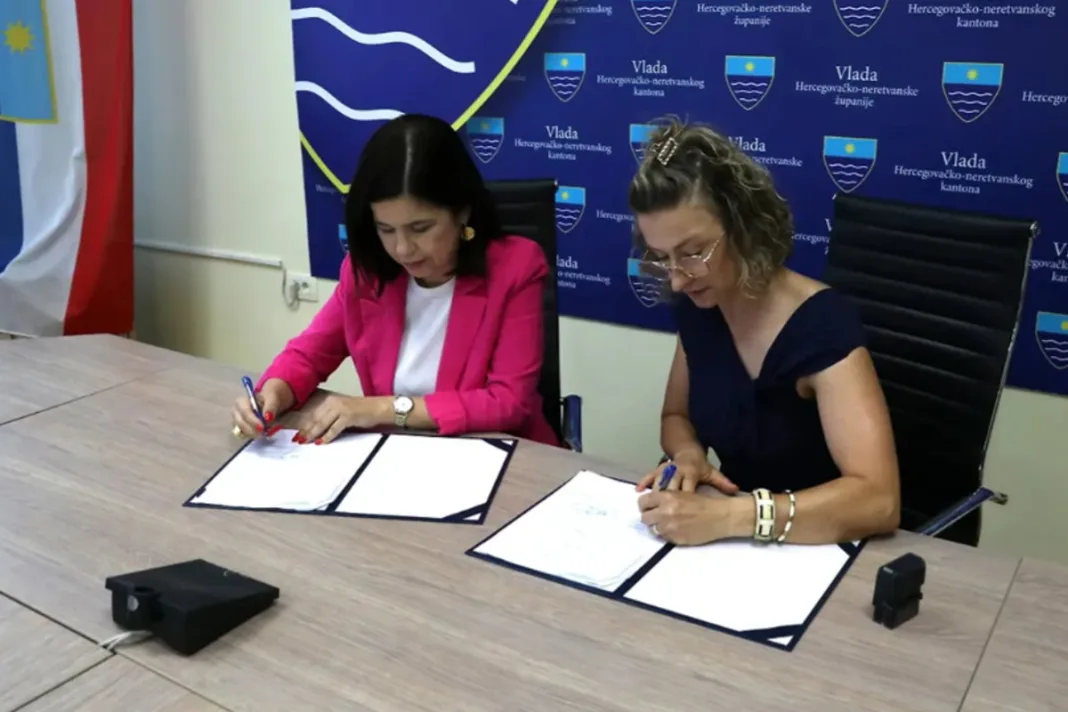 Vlada HNŽ-a kupila tri nova vozila hitne pomoći za domove zdravlja u Mostaru i Prozor-Rami