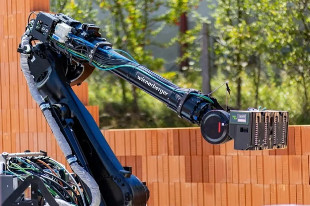 Robot sposoban zamijeniti šest zidara uskoro stiže u Hrvatsku
