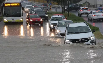 (VIDEO) Jako nevrijeme pogodilo Split, ulice su pod vodom