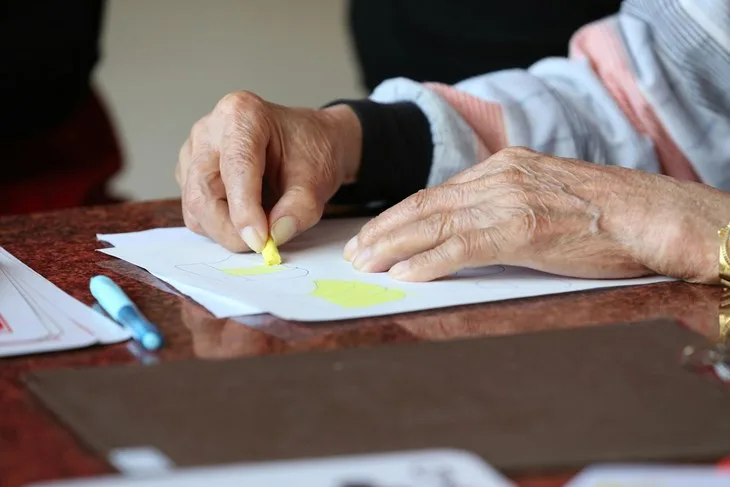 Jednostavan test otkriva znakove Alzheimera desetljećima prije simptoma