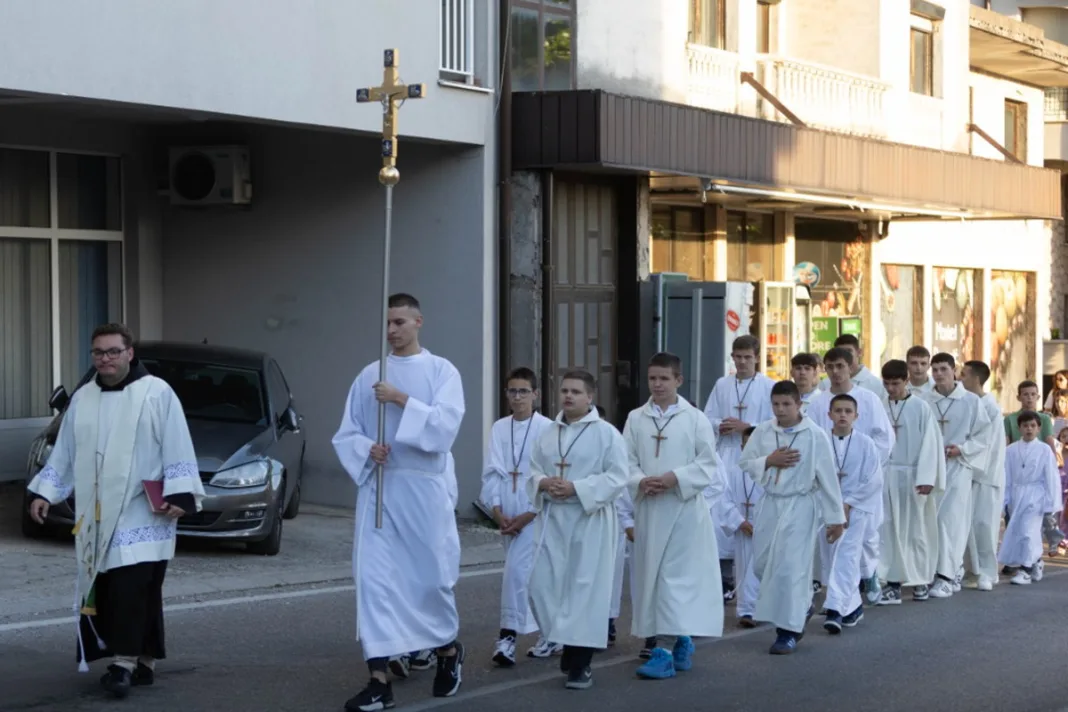 Tijelovska procesija okupila mnoštvo vjernika u Širokom Brijegu