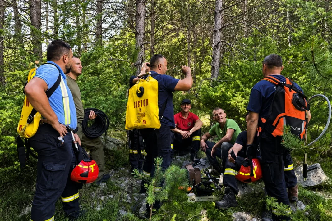 Bukti veliki požar kod Posušja, vatrena stihija već progutala više od 40 hektara borove šume