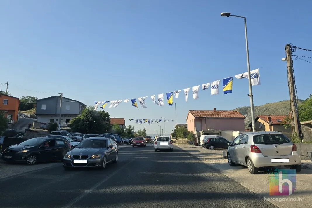 Mostar pod zastavama: Domoljublje ili ignoriranje zakona?