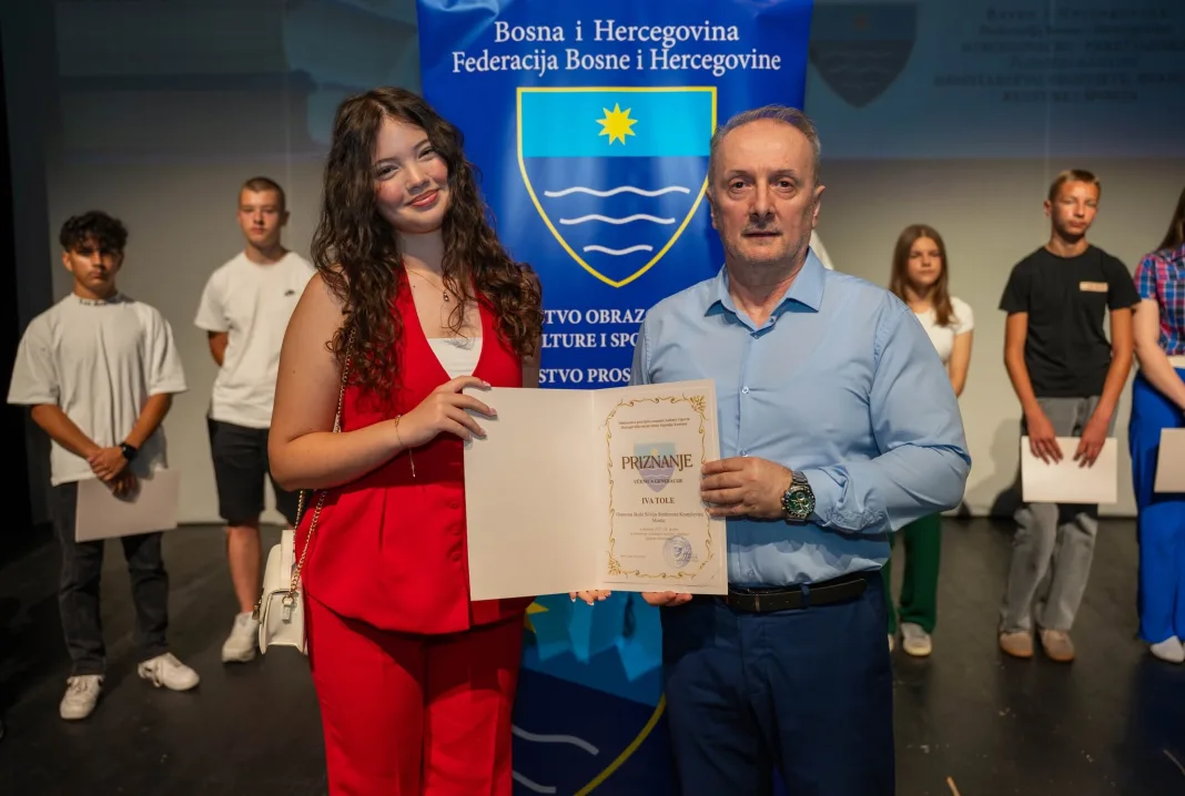 OŠ Silvija Strahimira Kranjčevića Mostar: Iva Tole učenica generacije