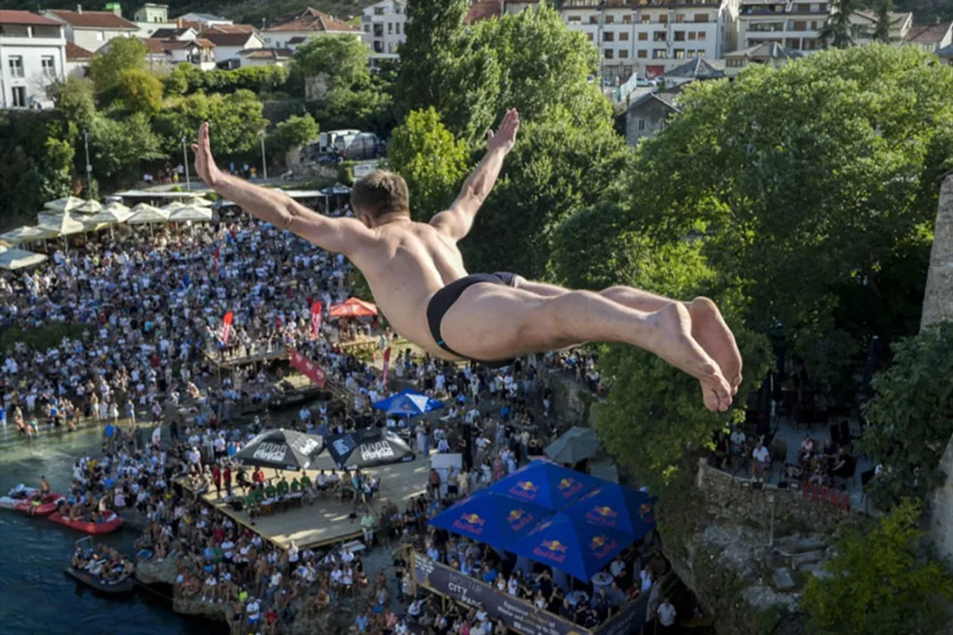 Mostarska lasta u potrazi za svojim jatom: Zašto Neretvu sve manje grle rođeni Mostarci?