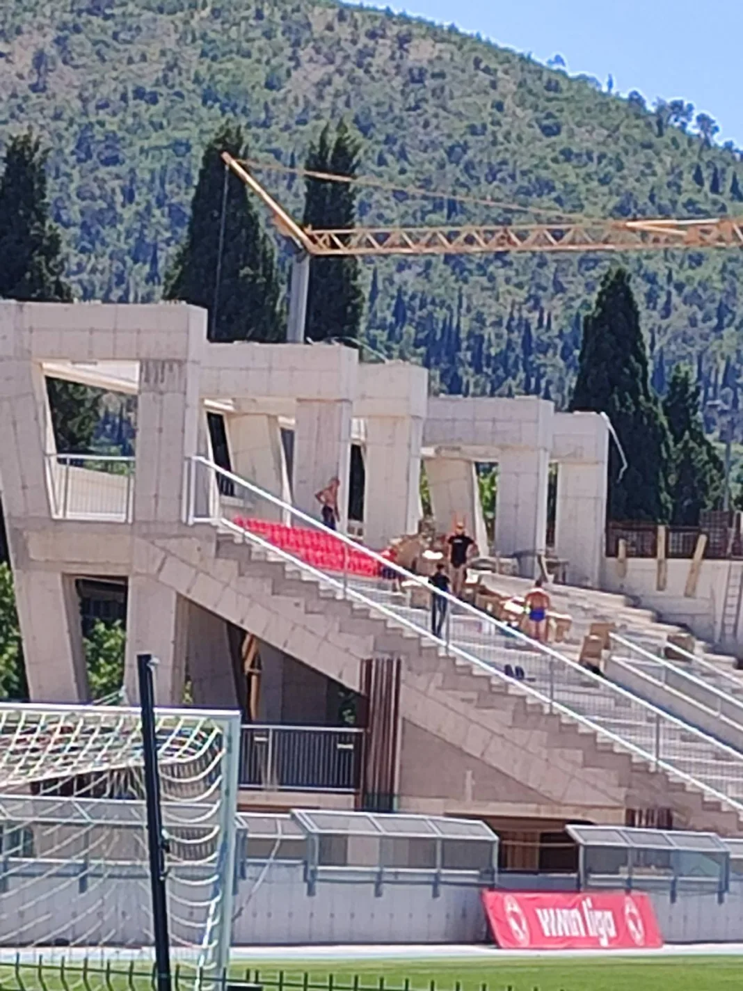 HŠK Zrinjski: Počelo postavljanje stolica na novu tribinu Stajanje