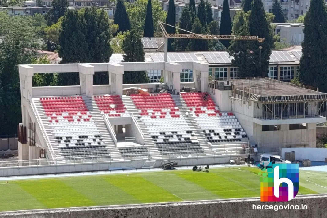 (FOTO) HŠK Zrinjski: Pogledajte kako teku radovi na postavljanju stolica na tribini Stajanje