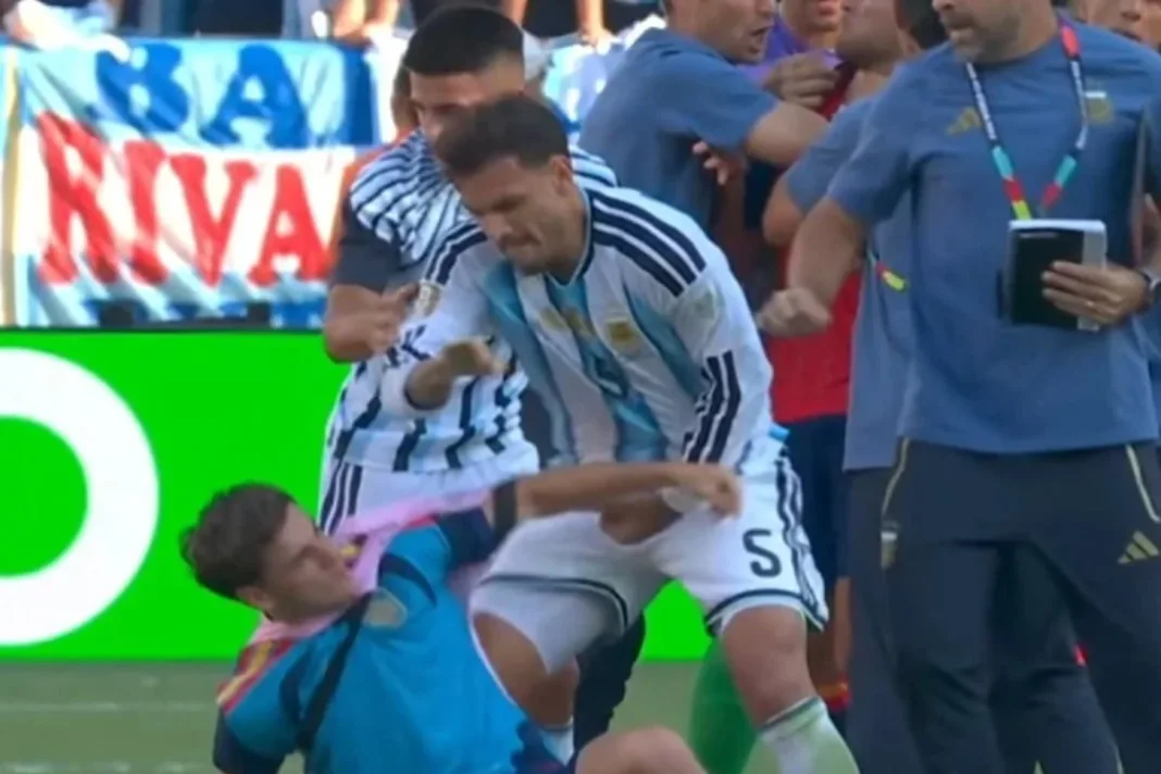 Tučnjava na terenu poslije finala SP-a: Igrač Argentine udarao rivala i dobio crveni karton