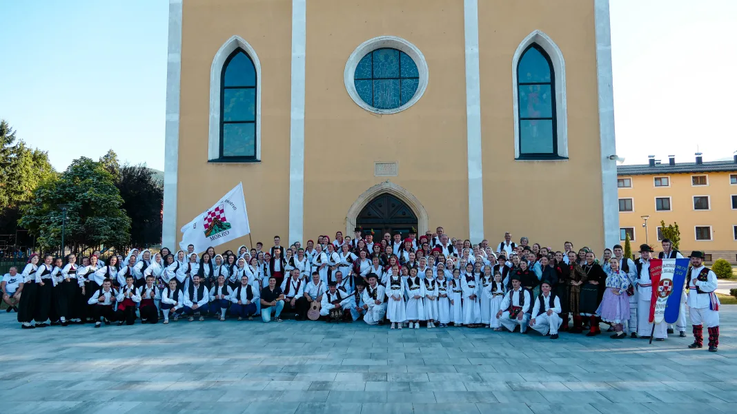 (FOTO) Busovača disala folklorom: 13. međunarodna smotra ‘Srce Središnje Bosne’ oduševila publiku