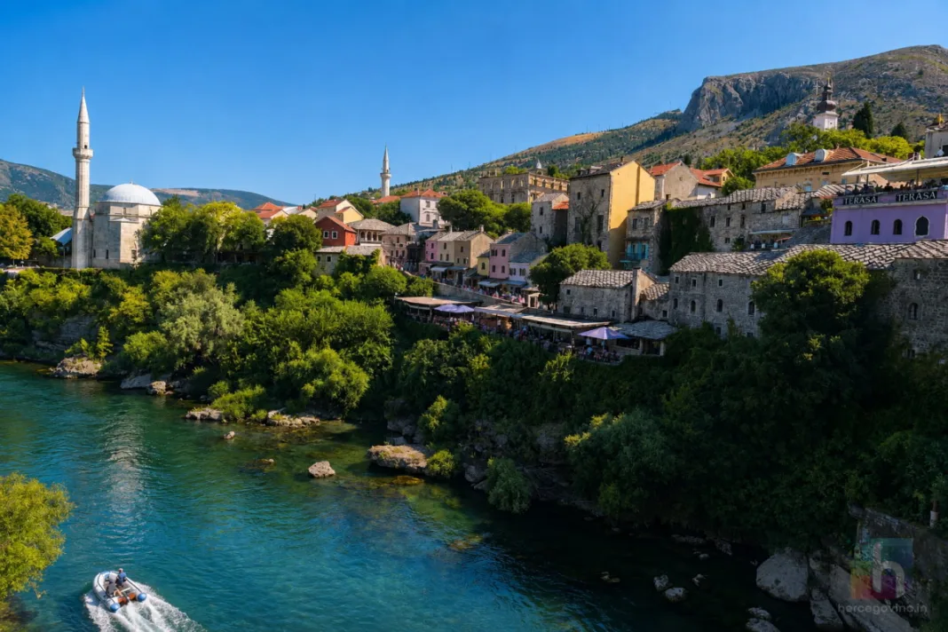MOSTAR SE PROBUDIO NA VIŠE OD 30 °C: Pred nama je paklen dan, evo kako izdržati velike vrućine!