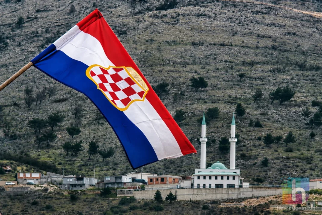 Hrvatski jezik u institucijama BiH: između ustavne ravnopravnosti i stvarne uporabe