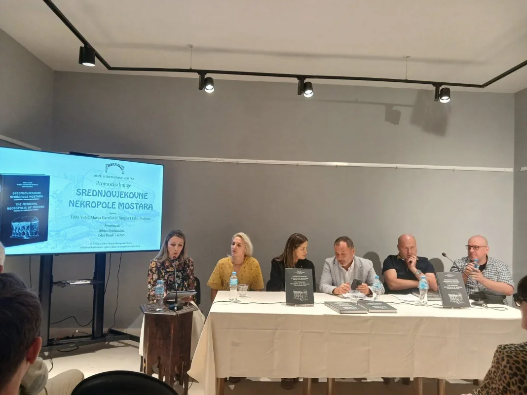 (FOTO) Mostar: Održana promocija knjige Srednjovjekovne nekropole Mostara