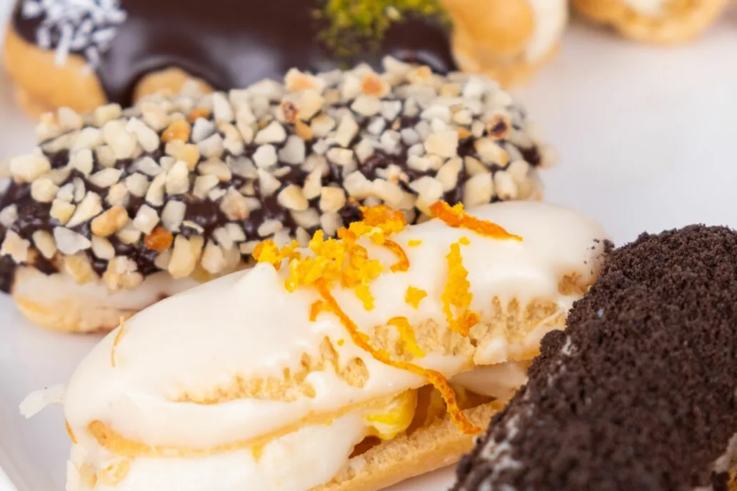 Recept za domaće eklere s kremom od vanilije i čokoladnim ganacheom