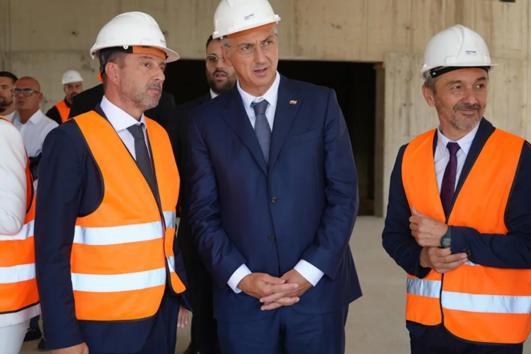 Plenković obišao gradilište HNK Mostar, uskoro kreće četvrta faza radova: Velika potpora Hrvatske dovršetku izgradnje