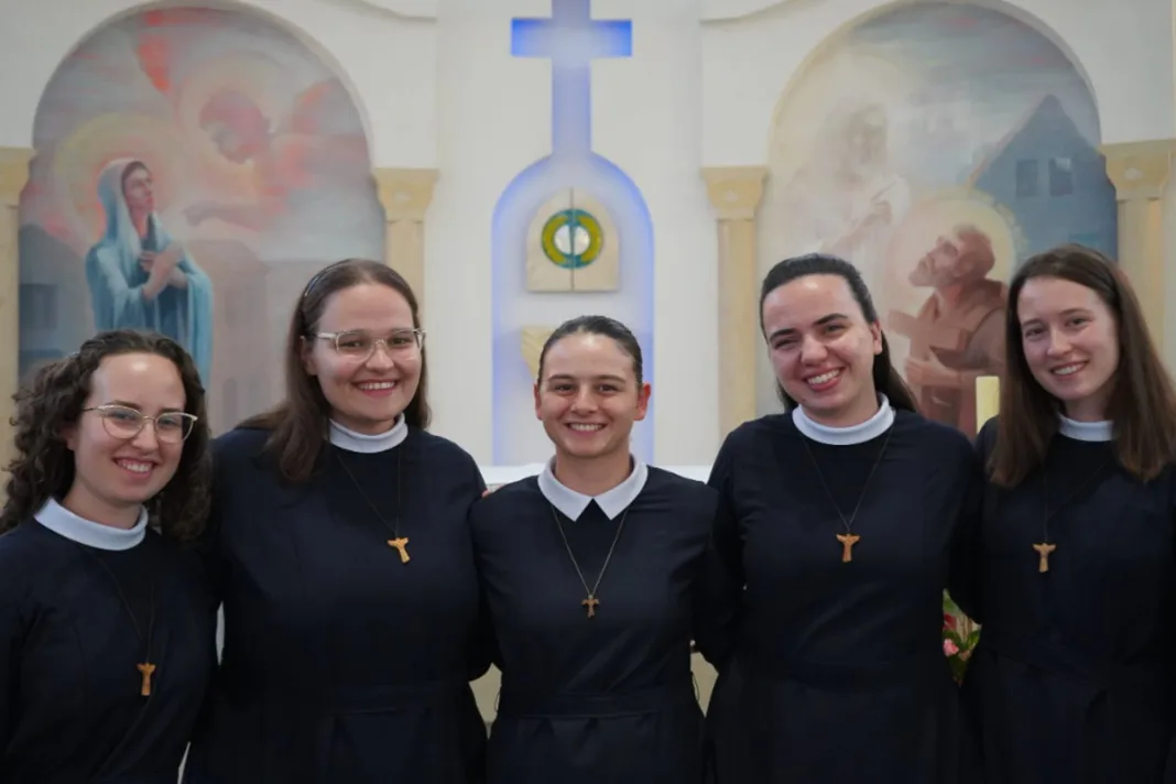 Četiri postulantice započele novicijat Školskih sestara franjevaka u Bijelom Polju