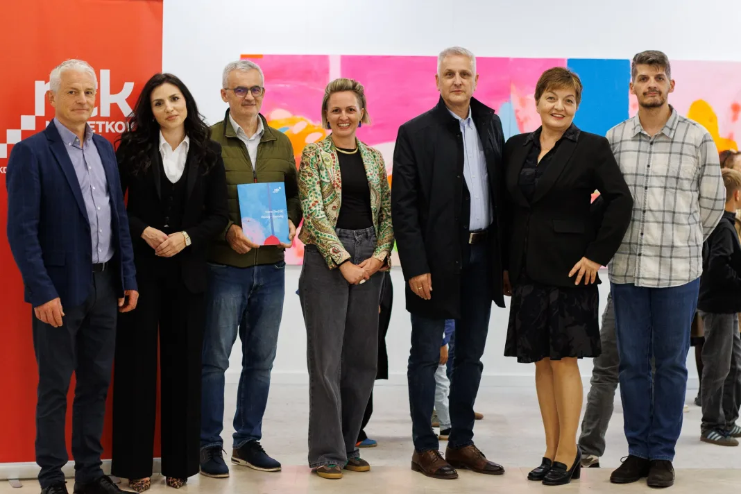 (FOTO) Svečano otvoren izložbom slika  ‘Dijalog – monolog’ akademske kiparice i  slikarice Ivone Skočilić