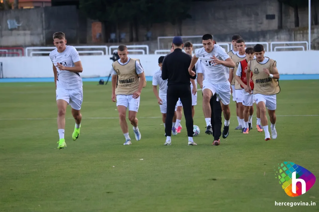 Foto crtice s utakmice juniorske lige prvaka HŠK Zrinjski-Paok