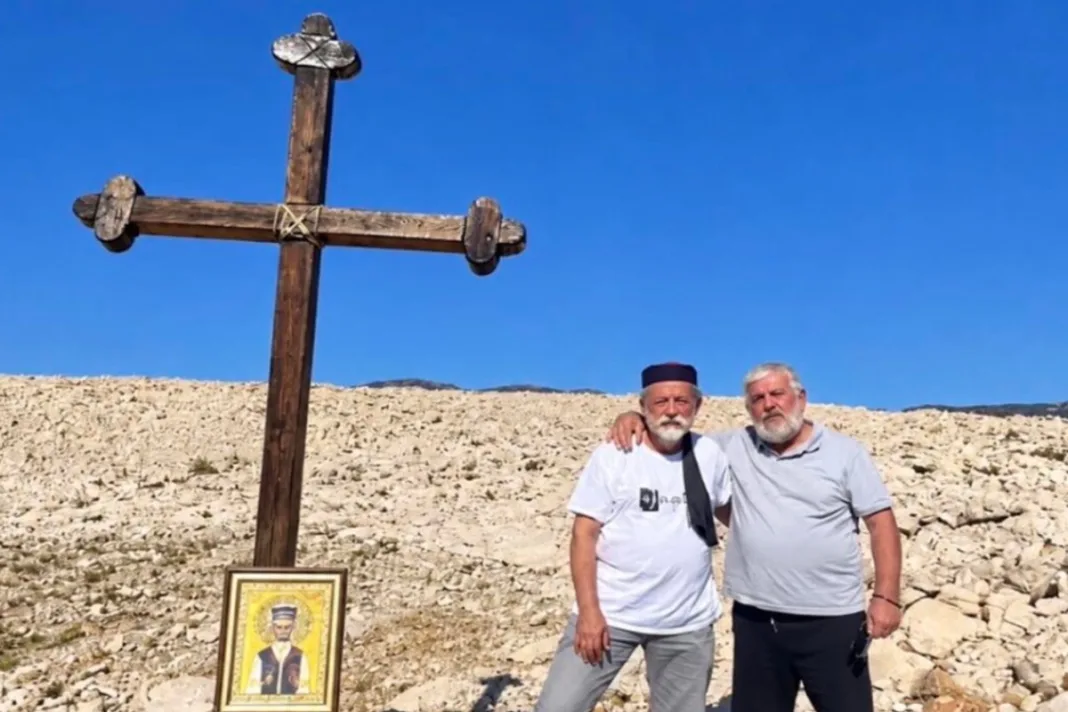 Gradonačelnik Novalje traži uklanjanje pravoslavnog križa: Najavljeni pravni koraci zbog postavljanja obilježja bez odobrenja