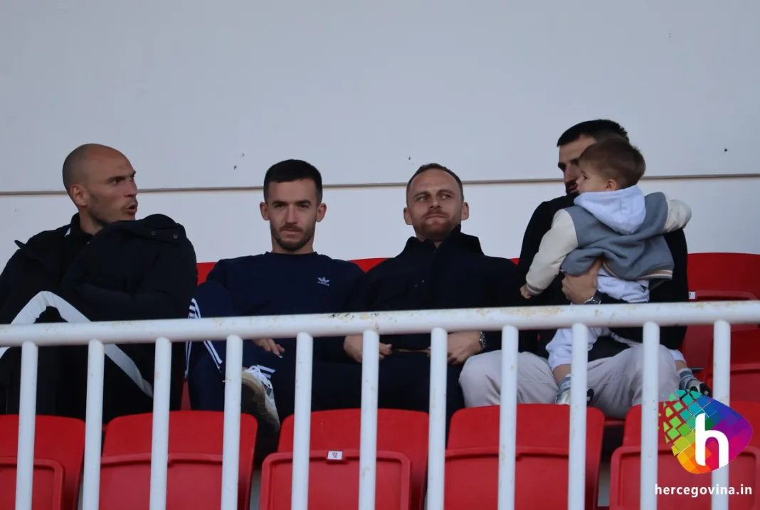 (FOTO) Plemići bodrili juniore HŠK Zrinjski u utakmici protiv Paoka