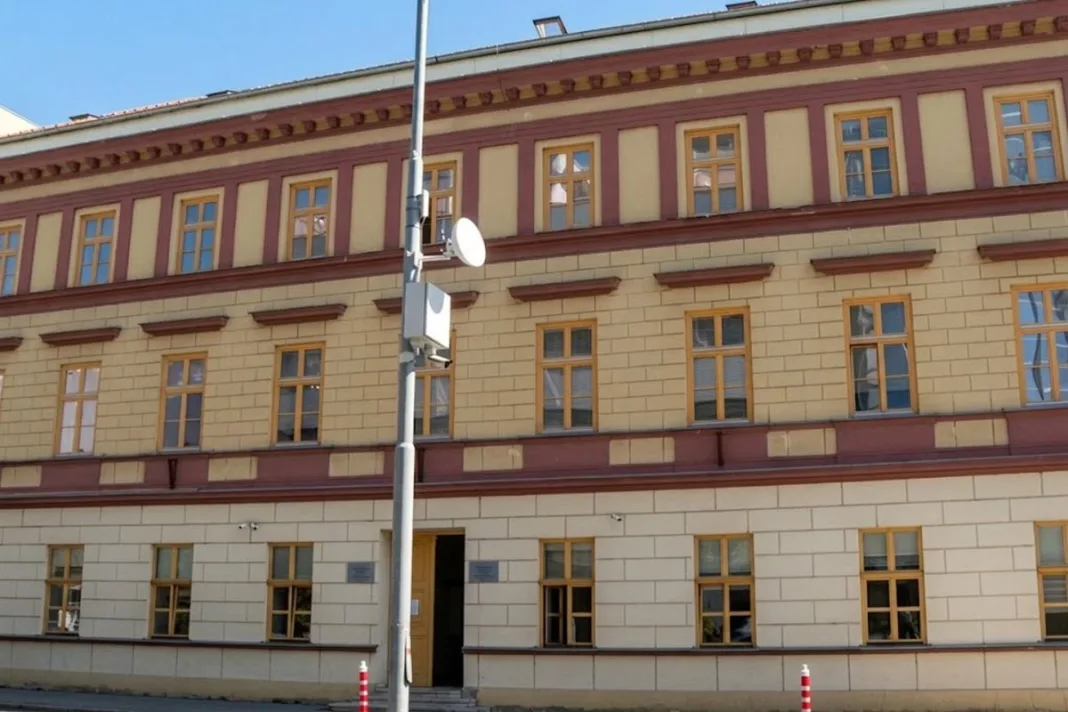 Pravosudni kolaps u HNŽ-u: Radnici traže veće plaće, Vlada odbija pregovore, a građani ostaju bez dokumenata